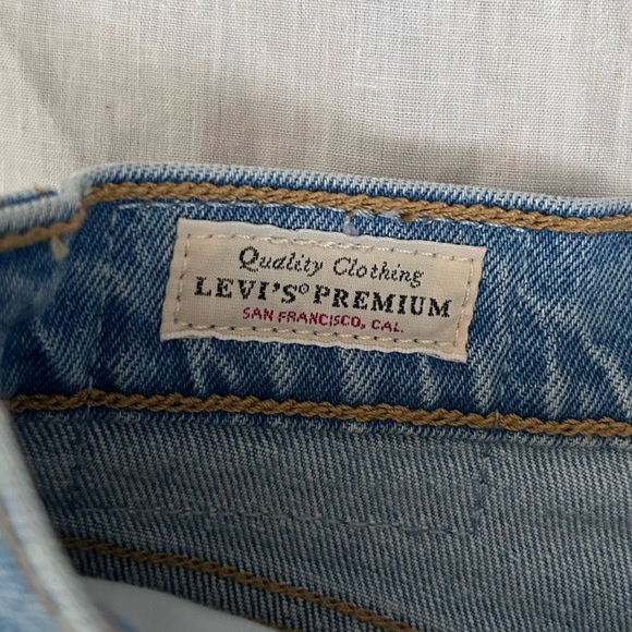 Levi’s | Premium Ribcage Short - Picture 6 of 9